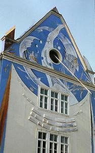 Die bemalte Fassade des ehemaligen Karmeliterkloster, in dem heute das Steiermärkische Landesarchiv untergebracht ist.