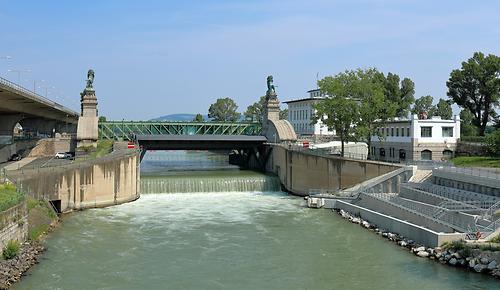 Das Nussdorfer Wehr mit der Schemerl-Brücke