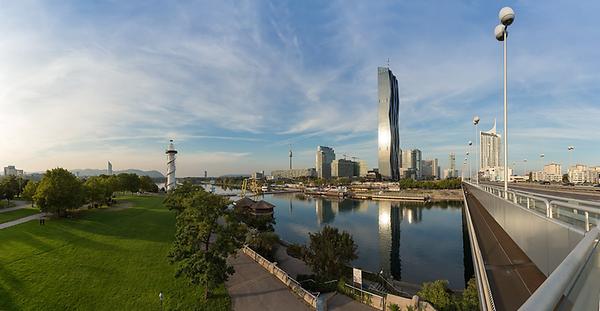 Der höchste Wohnturm Österreichs entsteht an der Neuen Donau in Wien, der Bauträger verspricht 'High-End-Wohnen nach internationalem Vorbild'.