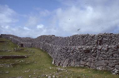 Dry masonry wall