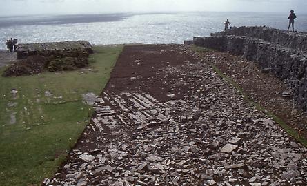 Dry masonry wall