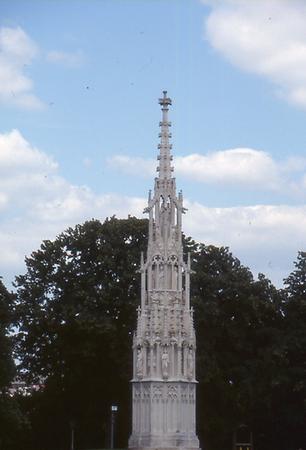 „Spinnerin am Kreuz“ gotische Bildsäule