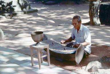 Ein Marimba-ähnliches Instrument in Ta Keo.