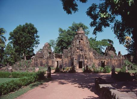 Die Ruinen des Tempels von Ta Keo sind weitgehend ohne Dekor.
