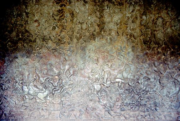 The interior walls are covered with an infinite number of war scenes depicting the battles of the Khmer.