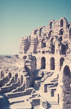 Reste des größeren der zwei römischen Amphitheater in El Djem