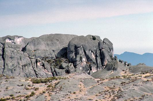 Von der Witterung eigenartig zugeschliffene Steine auf dem Plateau von Marcahuasi.