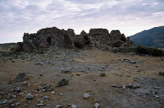 Mehrgeschossige Ruinen in Marcahuasi.