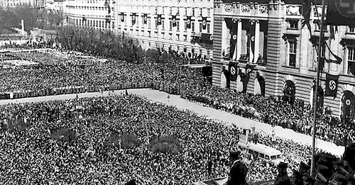 Auf dem Heldenplatz feierte Wien am 15. März 1938 den Diktator: Adolf Hitler verkündete den Anschluss