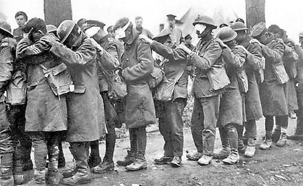 Britische Soldaten, die im April 1918 in Flandern