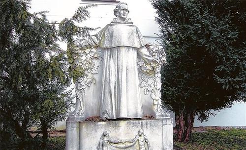Denkmal vom Priester und Biologe Gregor Mendel in Brünn