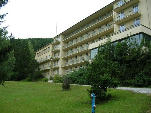 Ehemaliges Hotel Feichtenbach im Sommer 2005.