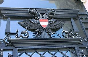 Abb. 29: Wappen des autoritären Ständestaats über dem Eingang zum Wiener Justizplast