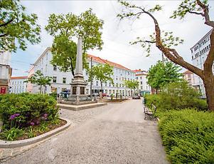 Oase am Ring: der kleine Park mit Bosnien-Denkmal