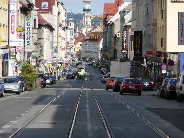 Die Annenstraße war einst die boomende Einkaufsstraße der Stadt. Von ihrem einstigen Glanz finden sich heute nur noch Spurenelemente.