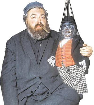 Helmut Qualtinger mit einer ihm nachempfundenen Marionette