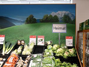 In der Oststeiermark wirbt der obersteirische Grimming für ein Gefühl von kleinräumiger Überschaubarkeit, aber sicherheitshalber steht auch noch Heimat drauf – (Foto: Martin Krusche)