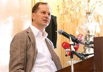 Youtube argumentative essay picture