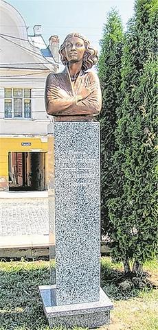 Denkmal in Rose Ausländers Heimatstadt Czernowitz
