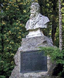 (Abb. Nr. 13) Denkmal für Leopold von Schrötter in Alland/© W. Regal