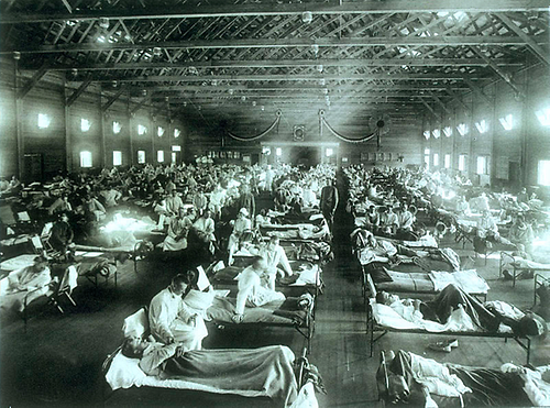 Die Spanische Grippe. Militärnotfallkrankenhaus während der Spanischen Grippe in Kansas. 1918/1919.