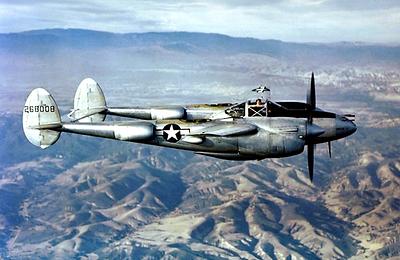 Das Vorbild für die Schwanzflossen-Ära: Lookheed P-38 „Lightning“. (Foto: US Air Force, Public Domain)