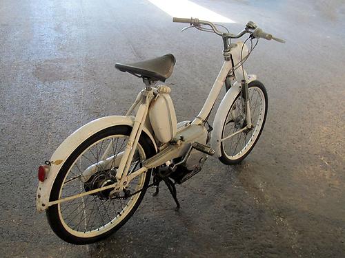 Wenig bekannt und noch ganz nahe am motorisierten Fahrrad: frühe Puch X 30. (Foto: Martin Krusche)