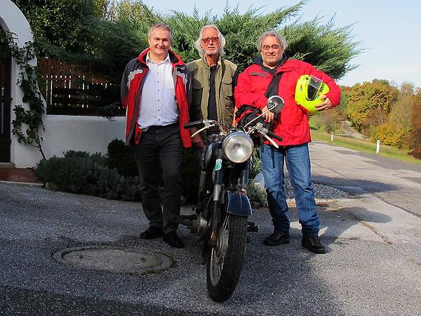 Drei Akteure des oststeirischen Netzwerkes, von links: Unternehmer Ewald Ulrich und die Künstler Winfried Lehmann und Martin Krusche. (Photo: Helmut Oberbichler)