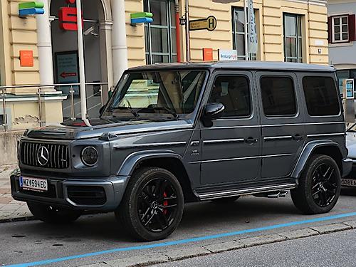 G 63 V8 biturbo am 23. August 2019: gewölbte Frontscheide, riesige Silhouette, es ist das erste Exemplar der neu gestalteten G-Klasse, das mir in freier Wildbahn unterkam. Dieser Brocken teilt mit dem Prototyp von 1979 selbstverständlich nur mehr die Historie und ein paar übrige Zusammenhänge. Das ist nun eine völlig andere Geschichte. (Foto: Martin Krusche)