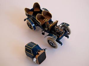 Der Lohner-Porsche Mixte von 1901 im Maßstab 1:43. (Foto: Martin Krusche)