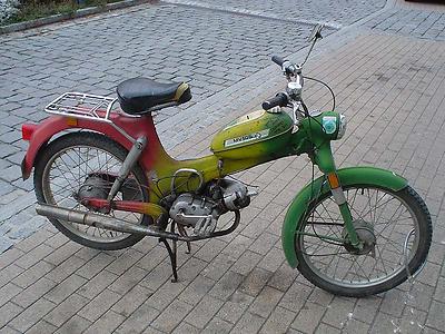 Die unverwüstliche Stangl-Puch, der Maurer-Bock, das Postler-Moped. (Foto: Martin Krusche)