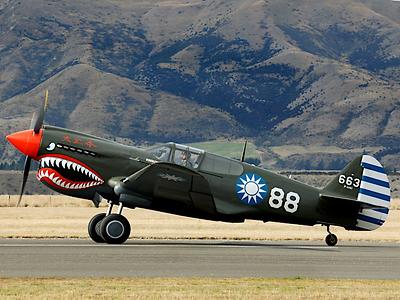 Curtiss P-40 Kittyhawk mit typischem Haifisch-Maul. (Foto: Bernard Spragg, CC0 1.0)