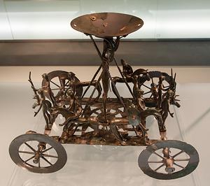 Der Strettweger Kultwagen im Archäologiemuseum von Graz. (Foto: Thilo Parg, CC BY-SA 3.0)