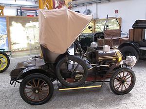 Autos wie die Puch Voiturette von 1906 waren der Kundschaft bald zu schwach. (Foto: Martin Krusche)