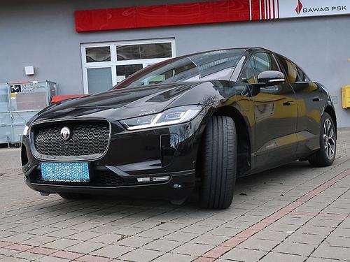Ein gewöhnungsbedürftiges Fahrzeug: der vollelektrische Jaguar. (Foto: Martin Krusche)