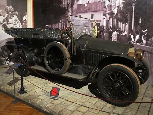 Den vermutlich prominentesten Doppelphaeton Österreichs hab ich in Wien gesehen. Es ist der Gräf & Stift des Grafen Harrach, in dem Franz Ferdinand und seine Sofie saßen, als Gavro Princip den Browning auf sie abfeuerte. (Foto: Martin Krusche)