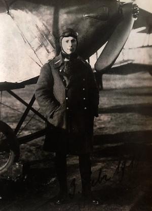 Der Vater mit der Flugmaschine, als Aufklärer am 9. Februar 1918 in Flandern. (Foto: Archiv Martin Vormann)
