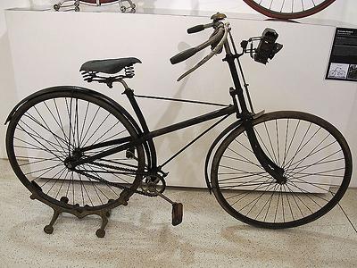 Das Brennabor Modell 0 von 1893 ist ein Kreuzrahmen-Rad, die Vorstufe zum modernen Fahrrad mit Diamantrahmen. (Foto: Martin Krusche)