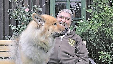 Kurt Kortschal mit Hund.