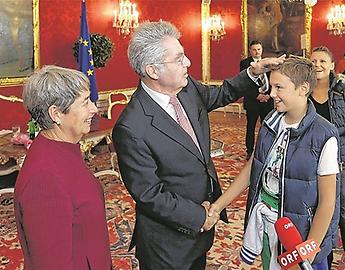 Bundespräsident Fischer und seine Ehefrau Margit beim alljährlich 'Tag der offenen Tür' in der Hofburg