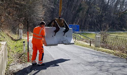 Einige Staaten warteten nicht auf die EU, sondern schotteten sich im Alleingang rasch strikt ab