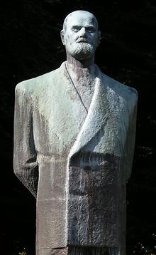 Theodor-Körner-Statue von Hilde Uray, Rathausplatz, Wien