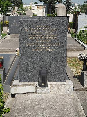 Das Grab von Josef Redlich und seiner Ehefrau Gertrud auf dem Döblinger Friedhof in Wien