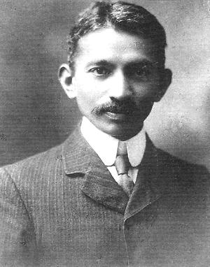 Große Seele. Mahatma Gandhi (1869–1948), der Führer der indischen Unabhängigkeitsbewegung, auf einer Fotografie aus dem Jahr 1909