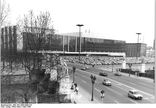 Marx-Engels-Platz mit Palast der Republik, 1986