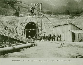 Eisenbahnminister Ritter von Wittek inspiziert den Tunnel am 7. Juli 1904