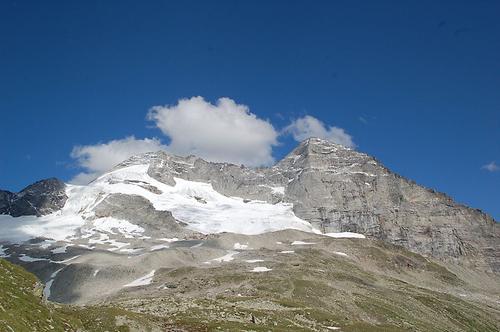 Der Olperer, auf dem Böhm das 'Berg Heil' erfand, und der Fußstein von oberhalb der Geraer Hütte aus betrachtet.