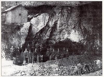 Ausbau mit Grottenbahn um 1900.