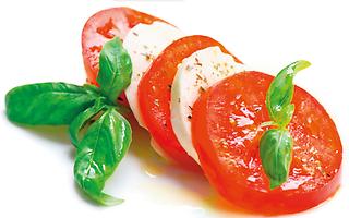 Mediterrane Kost. Von der leichten Mittelmeer- Küche mit Olivenöl können auch Menschen mit hohem Herz-Kreislaufrisiko profitieren, Foto: © Shutterstock