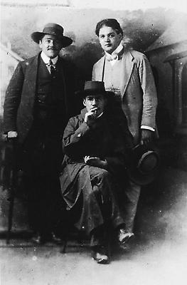 Franz Elbogen, Egon Dietrichstein und Hugo Sperber (von links nach rechts), Wien, ca. 1912., © Hanni Forester